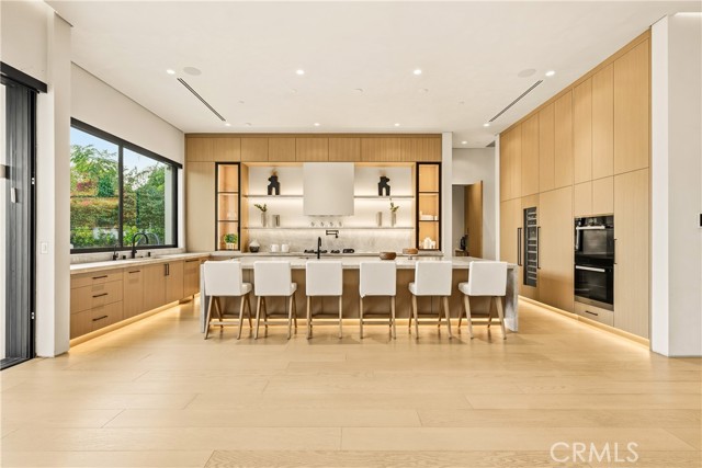 Detail Gallery Image 15 of 54 For 22924 Erwin St, Woodland Hills,  CA 91367 - 11 Beds | 9/2 Baths