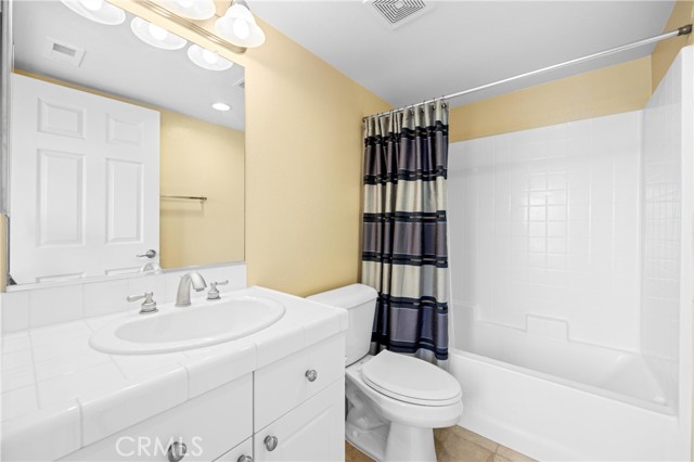 Image 14 of 31 For 2802 Green River Road 101
