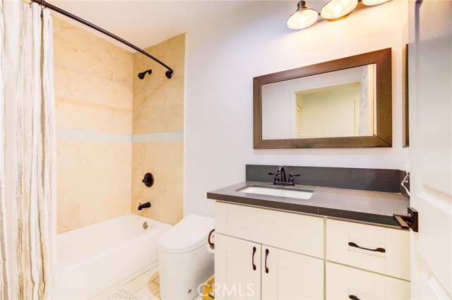 Detail Gallery Image 12 of 28 For 525 S Berendo St #212,  Los Angeles,  CA 90020 - 2 Beds | 2 Baths