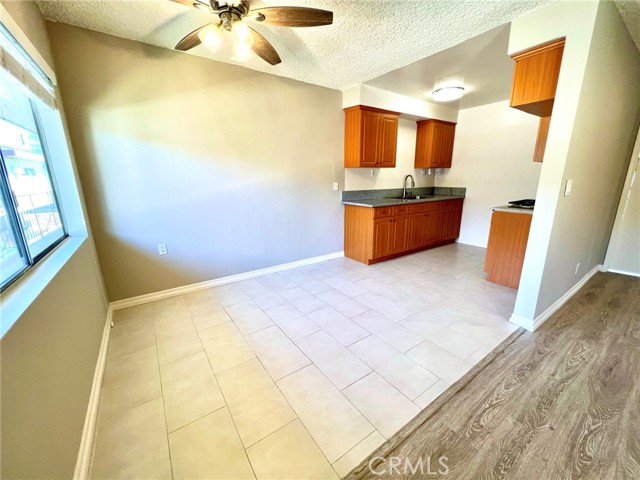 Detail Gallery Image 4 of 9 For 2306 Mira Vista Ave #7,  Montrose,  CA 91020 - 1 Beds | 1 Baths