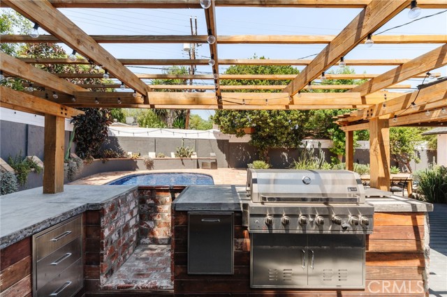 4741 Santa Lucia Drive, Woodland Hills CA: https://media.crmls.org/medias/13415de8-cf5d-4f13-8092-421f5a8f5e58.jpg