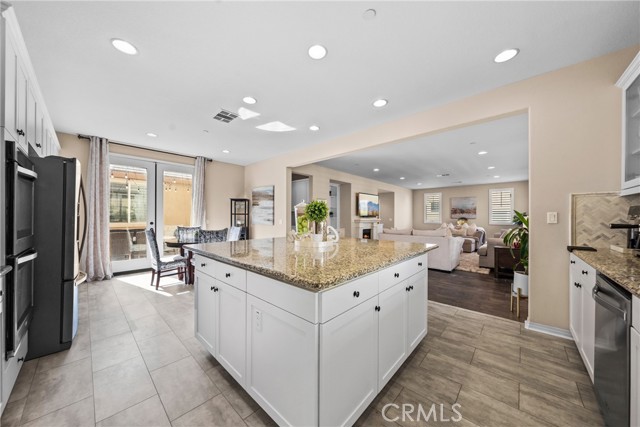 7462 Silver Saddle Court, Eastvale CA: https://media.crmls.org/medias/13422701-f8d3-47cd-9715-01aa253c1e0e.jpg