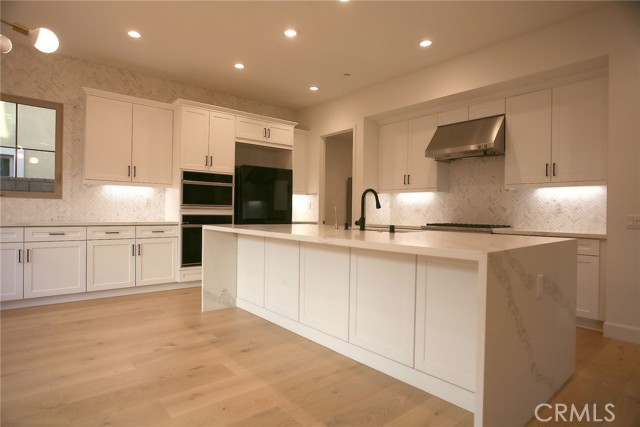 Detail Gallery Image 2 of 31 For 204 Sutters, Irvine,  CA 92602 - 4 Beds | 4/1 Baths