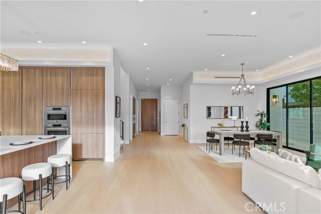 Detail Gallery Image 14 of 49 For 4532 Katherine, Sherman Oaks,  CA 91423 - 6 Beds | 6/1 Baths