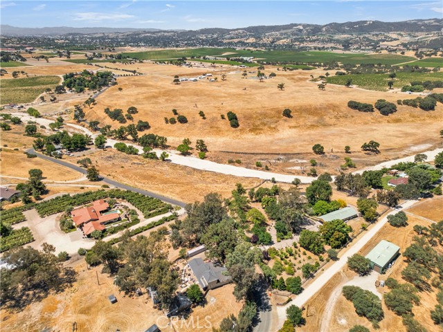 4525 Buena Vista Drive, Paso Robles CA: https://media.crmls.org/medias/13433c75-a356-4f72-bb22-2fc2cdf02f3c.jpg