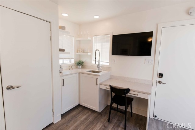 Detail Gallery Image 7 of 17 For 215 29th St C/Studio,  Newport Beach,  CA 92663 - 1 Beds | 1 Baths