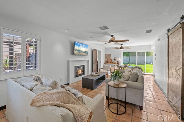 642 S Mountain View Drive, Palm Springs CA: https://media.crmls.org/medias/1343d1a8-bbb8-4bb7-94bd-85239f1e592d.jpg