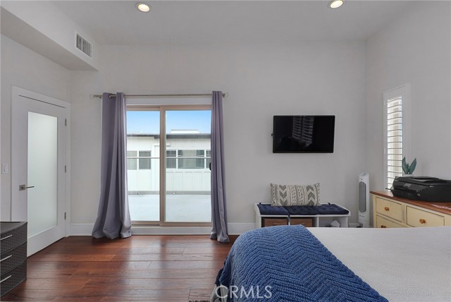 2025 Prospect Avenue, Hermosa Beach CA: https://media.crmls.org/medias/13451140-a813-4870-bbbd-c0b86bf2d177.jpg