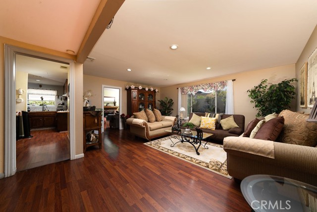 Detail Gallery Image 7 of 41 For 2405 Grove Ave, Corona,  CA 92882 - 3 Beds | 2 Baths