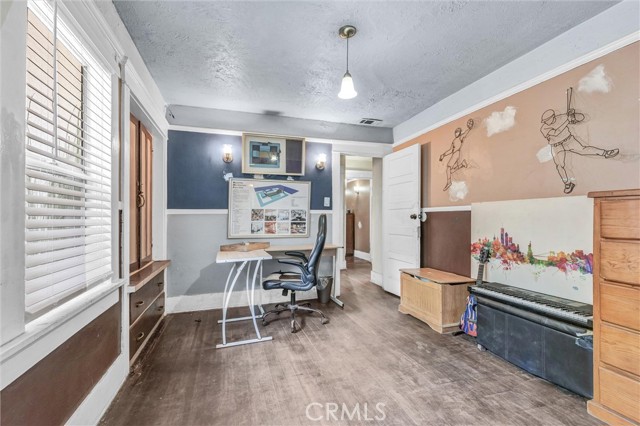 5725 5th Avenue, Los Angeles CA: https://media.crmls.org/medias/1345cb91-82d2-48b3-9377-5f431b15ff7e.jpg