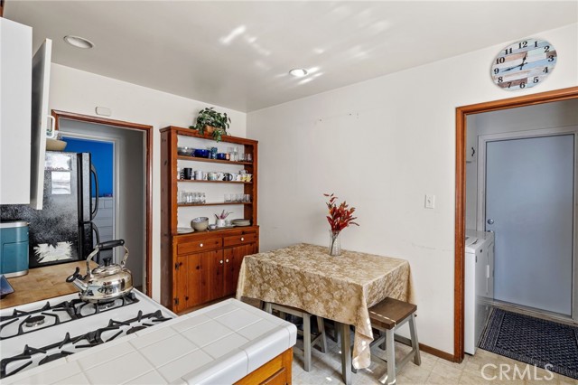 618 Prospect kitchen with eating area