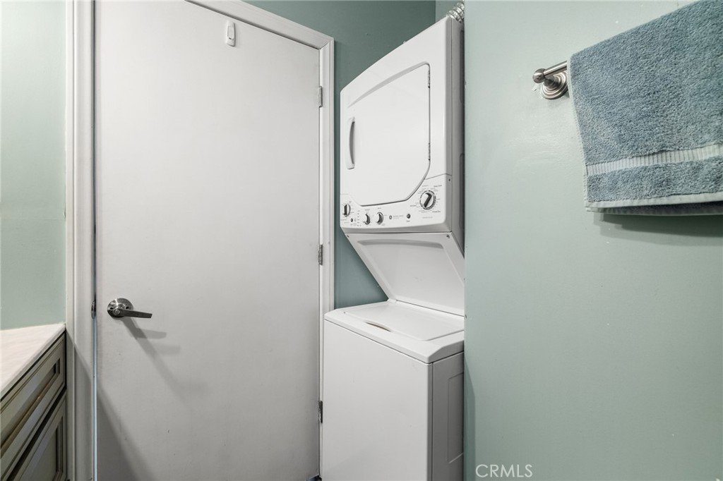 https://media.crmls.org/medias/1348e8de-e76b-4131-9404-f16bc5729305.jpg?preset=X-Large