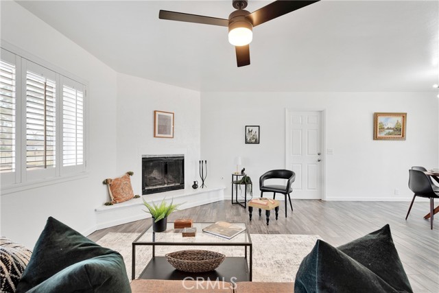 Detail Gallery Image 4 of 36 For 22331 Ramona Ave, Apple Valley,  CA 92307 - 3 Beds | 2 Baths