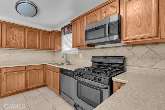 Detail Gallery Image 10 of 35 For 560 E Mountain View St, Barstow,  CA 92311 - 4 Beds | 2 Baths