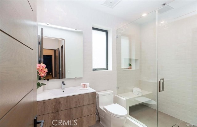 5239 Avenida Hacienda, Tarzana CA: https://media.crmls.org/medias/1349f93b-b037-469b-89e9-68541696e01e.jpg