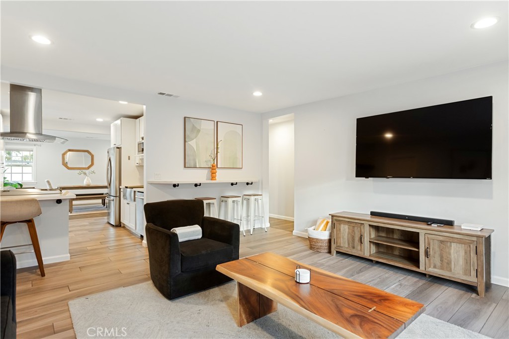 MLS #SB25275391 image #9