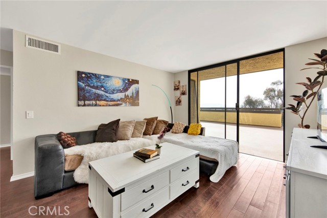 4040 Via Marisol, Highland Park CA: https://media.crmls.org/medias/134d400f-3aa5-4789-9e58-91009bbde2c5.jpg