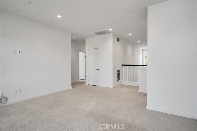 18150 Tableau Way, Saugus CA: https://media.crmls.org/medias/134d6411-3f56-4f9e-b486-3bed2f7de047.jpg