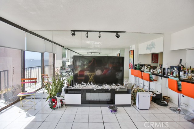 1750 E Ocean Boulevard, Long Beach CA: https://media.crmls.org/medias/134e02ee-8c46-49b4-b5cb-ba7f97bb79dc.jpg