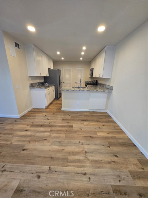 Detail Gallery Image 14 of 34 For 22 Exeter #23,  Irvine,  CA 92612 - 1 Beds | 1 Baths