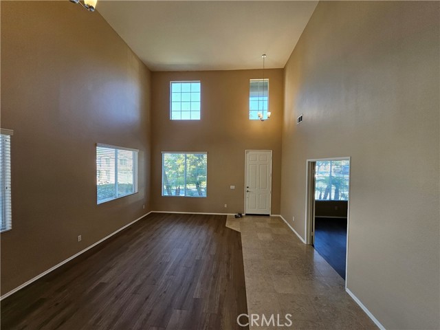 Detail Gallery Image 4 of 28 For 4120 Forest Highlands Cir, Corona,  CA 92883 - 4 Beds | 3 Baths