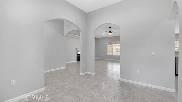 Detail Gallery Image 10 of 37 For 11181 5th Ave, Hesperia,  CA 92345 - 4 Beds | 2/1 Baths