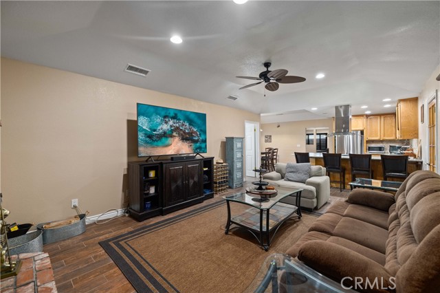 9332 Evelyn Avenue, California City CA: https://media.crmls.org/medias/134f2a24-4aae-458a-a912-27e1713c6103.jpg