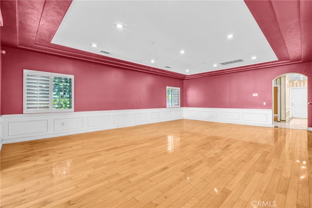 https://media.crmls.org/medias/134f8702-8864-4f71-904b-1909bbe9f698.jpg?preset=X-Large