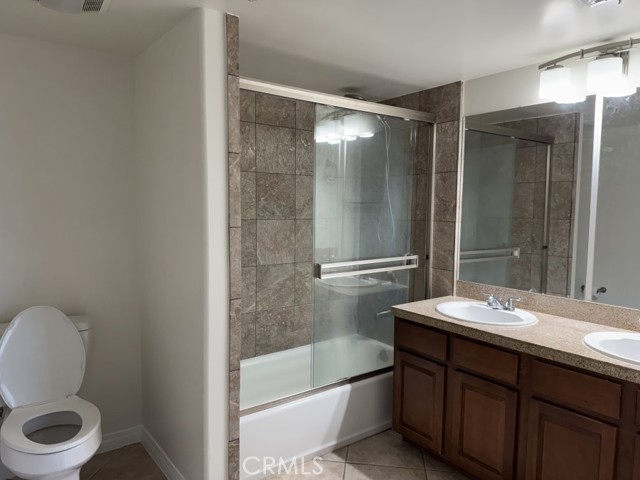 Detail Gallery Image 11 of 17 For 13525 Vanowen St #103,  Van Nuys,  CA 91405 - 3 Beds | 2 Baths