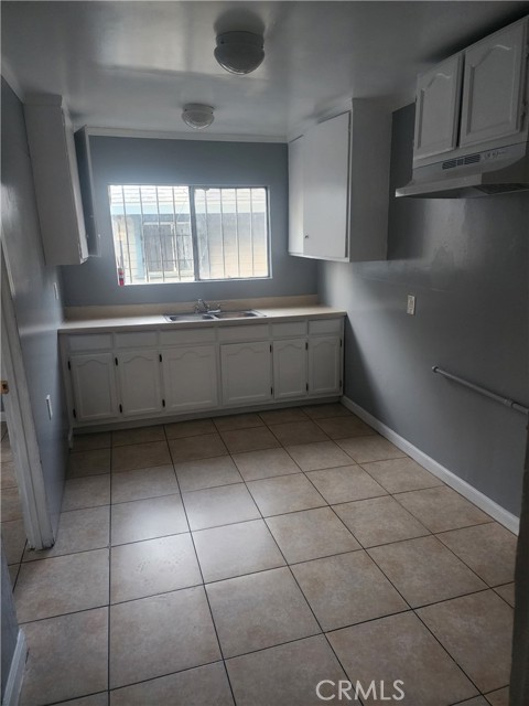 Detail Gallery Image 4 of 6 For 1470 E 42nd, Los Angeles,  CA 90011 - 3 Beds | 2 Baths