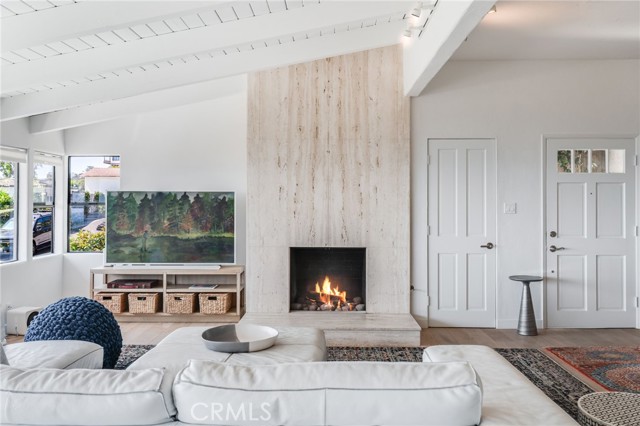 2664 Victoria Drive, Laguna Beach CA: https://media.crmls.org/medias/1352321c-d9a5-4ae8-8d0c-37de7e995711.jpg