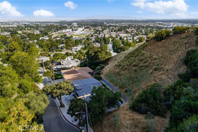 325 N Madison Avenue, Monrovia CA: https://media.crmls.org/medias/1352dff5-a319-487f-a9db-471872f6766c.jpg