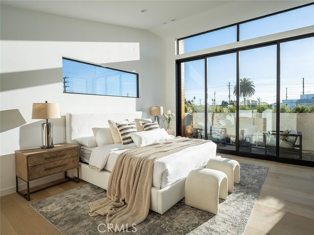 Detail Gallery Image 17 of 24 For 1033 Palms Bld, Venice,  CA 90291 - 5 Beds | 5/1 Baths