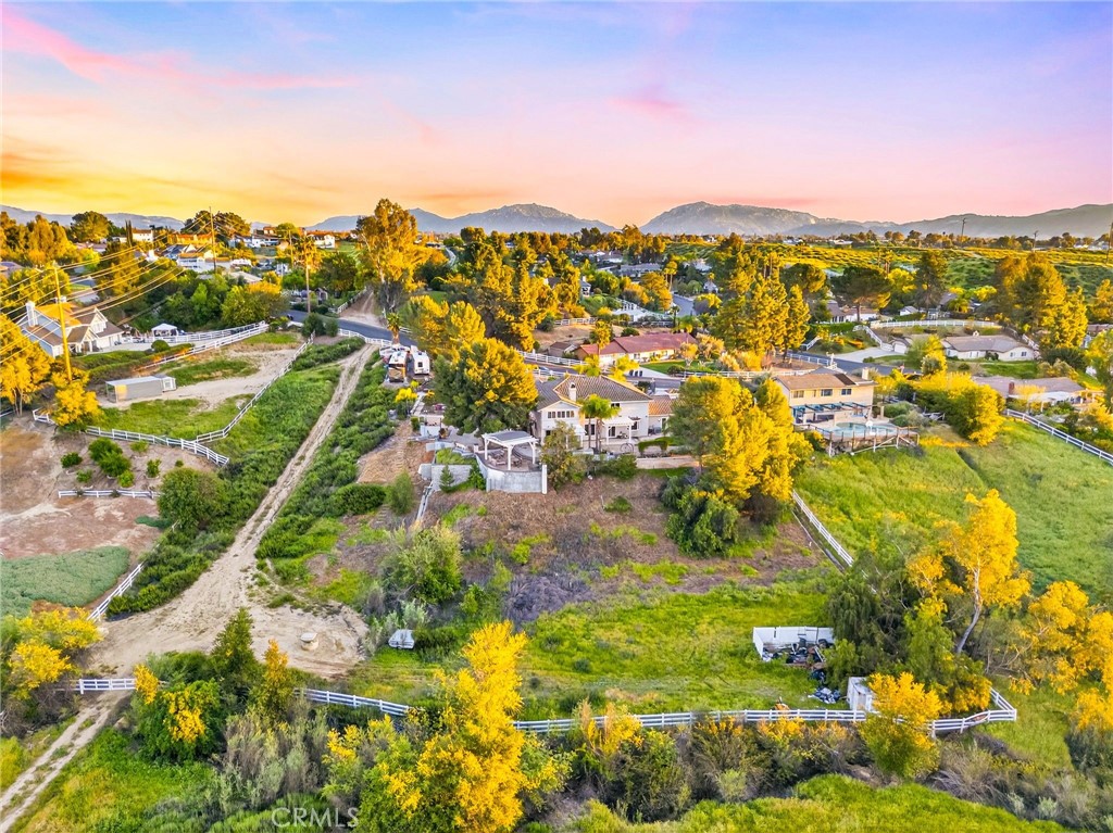 https://media.crmls.org/medias/1353739b-d059-490a-82e4-730ea5dd828b.jpg?preset=X-Large