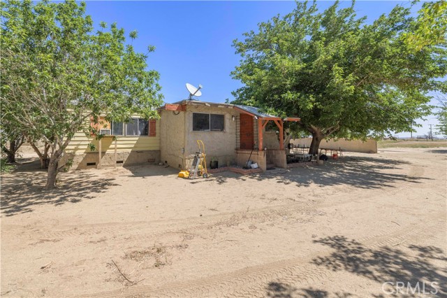 15374 Gaskell Road, Rosamond CA: https://media.crmls.org/medias/1353878d-a648-4ca1-9a8d-e32e05fc7d09.jpg