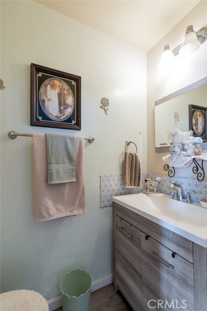 Detail Gallery Image 4 of 17 For 679 E Lee Pl, Azusa,  CA 91702 - 2 Beds | 1/1 Baths