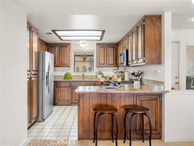 Detail Gallery Image 4 of 41 For 13313 Makai Ct #18,  Victorville,  CA 92395 - 2 Beds | 2 Baths