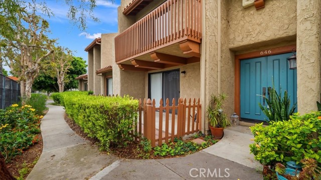 646 Rosewood Avenue photo 2