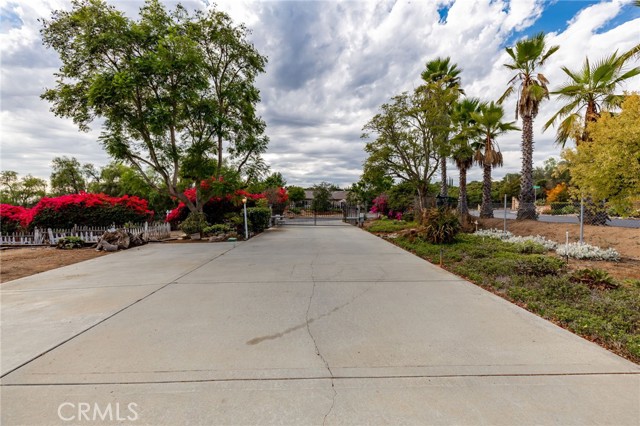 3352 Via Zara, Fallbrook CA: https://media.crmls.org/medias/135469b7-84d7-47bb-a62a-9b311185f635.jpg