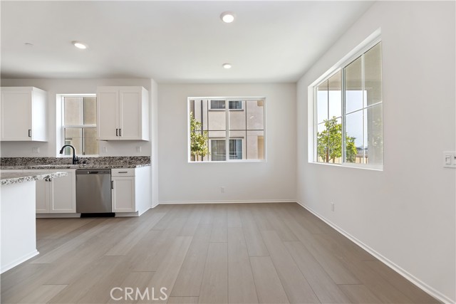 16125 Linden Lane, Chino CA: https://media.crmls.org/medias/13556dae-c328-4d2a-a16f-541a490b2462.jpg