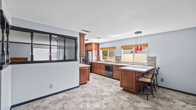 Detail Gallery Image 3 of 36 For 4665 La Paz Ln, Riverside,  CA 92501 - 4 Beds | 2 Baths