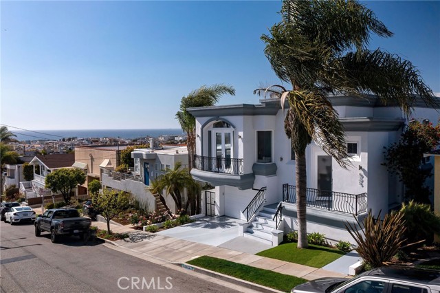 925 9th Street, Hermosa Beach, California 90254, 4 Bedrooms Bedrooms, ,2 BathroomsBathrooms,Residential,Sold,9th,SB22078927