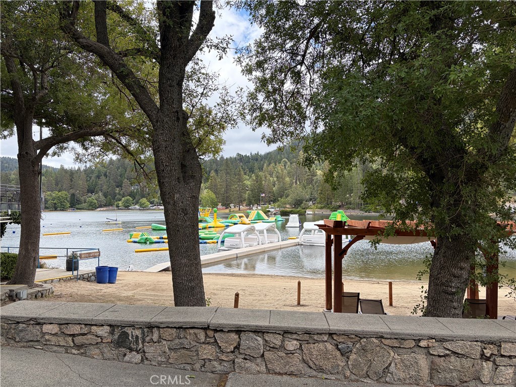 https://media.crmls.org/medias/1355a2c4-c595-47ce-82b0-70e9034a5529.jpg?preset=X-Large