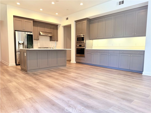 209 Follyhatch, Irvine CA: https://media.crmls.org/medias/1355a6e2-547e-4b7e-9914-7a48e9611d7e.jpg