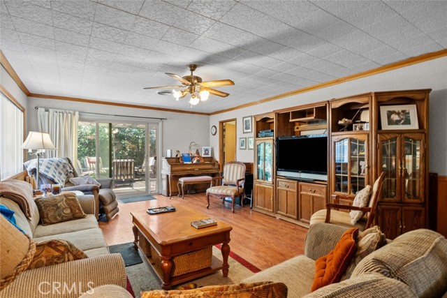 21041 Lanark Street, Canoga Park CA: https://media.crmls.org/medias/1355c83c-67cb-4942-9100-fd07f45a7659.jpg