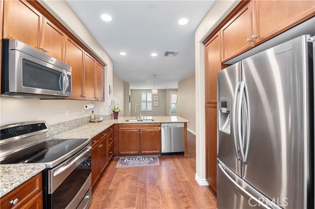 Detail Gallery Image 6 of 36 For 28 S 5th St #F,  Alhambra,  CA 91801 - 2 Beds | 2/1 Baths