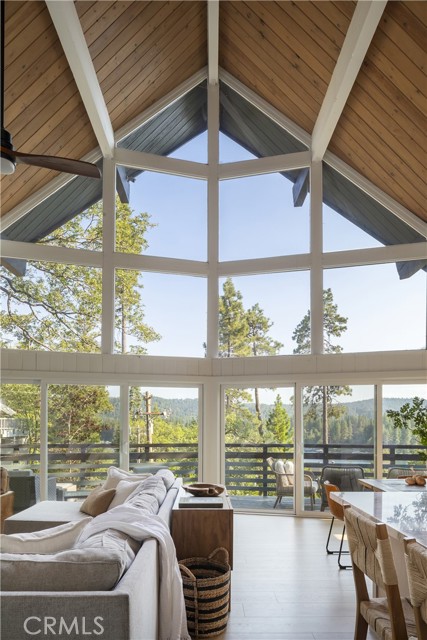Detail Gallery Image 13 of 35 For 27937 West Shore Rd, Lake Arrowhead,  CA 92352 - 4 Beds | 4 Baths