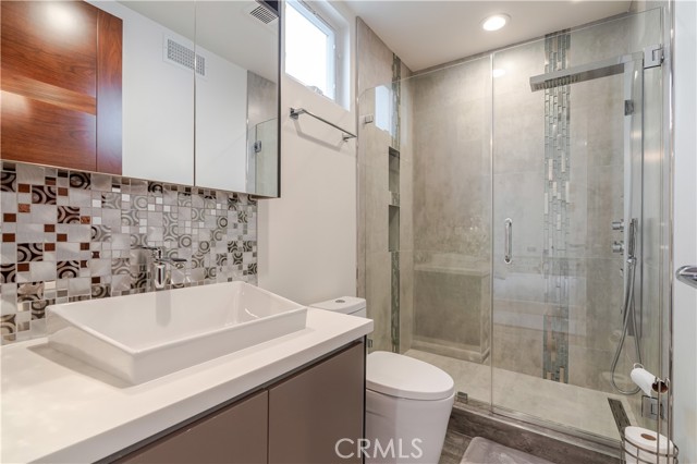Detail Gallery Image 12 of 72 For 500 N Lucia Ave, Redondo Beach,  CA 90277 - 4 Beds | 5 Baths