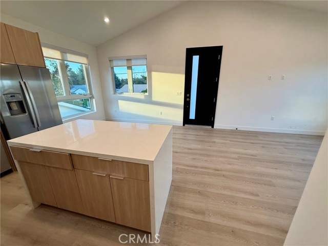 Detail Gallery Image 4 of 23 For 17816 W Bullock, Encino,  CA 91316 - 2 Beds | 2 Baths