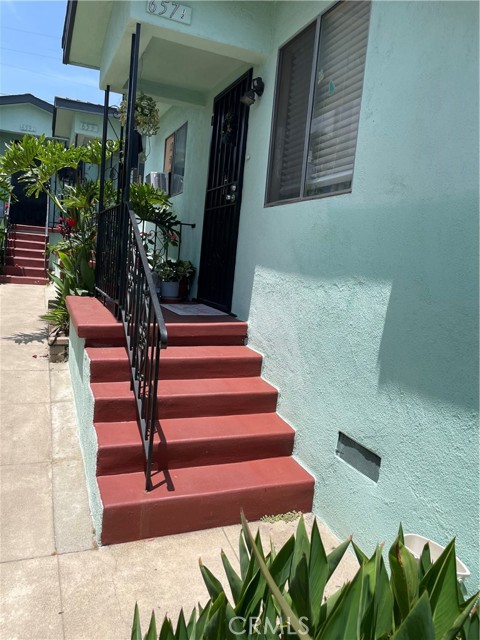 Detail Gallery Image 3 of 4 For 657 S Mathews St, Los Angeles,  CA 90023 - – Beds | – Baths